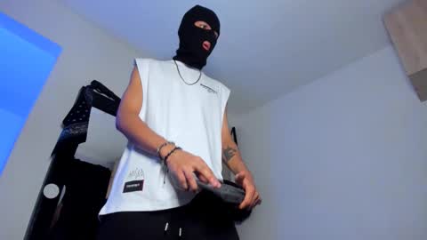   online show from 11-08-25, 02:12