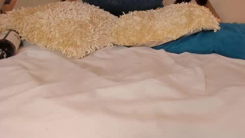 Find me at  when im offline here. online show from 01-10-25, 07:21