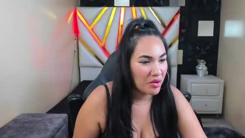 Snapshot of samyevanns chatting on 06-25-26, 01:16 SamyEvanns online show from 06-25-26, 01:16