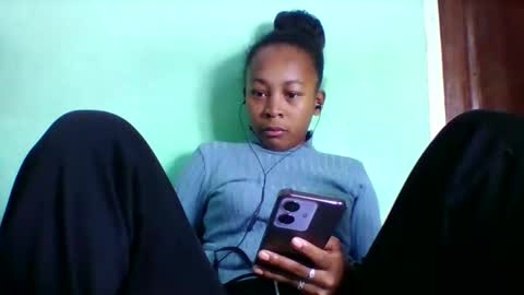 sandra1253099 online show from 05-06-26, 07:24