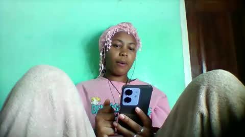 sandra1253099 online show from 05-12-26, 07:00