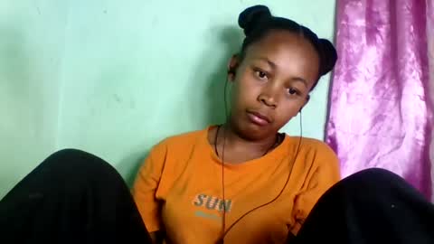 sandra1253099 online show from 08-04-26, 04:31