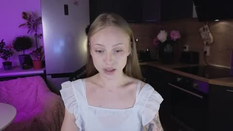 Sandra      Lillys Page    online show from 06-21-26, 07:27
