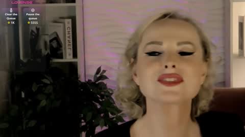 Sandra online show from 10-23-25, 06:02