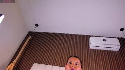 Snapshot of sandramilerr chatting on 08-05-26, 04:04 Sandra online show from 08-05-26, 04:04