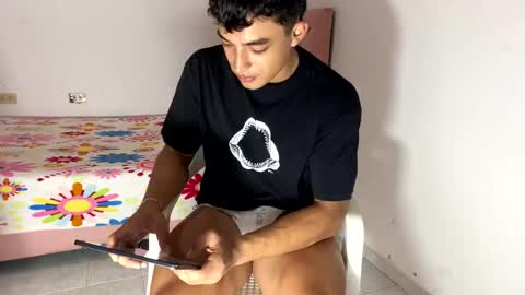 Snapshot of santi36rt chatting on 09-19-25, 07:47 santi36rt online show from 09-19-25, 07:47