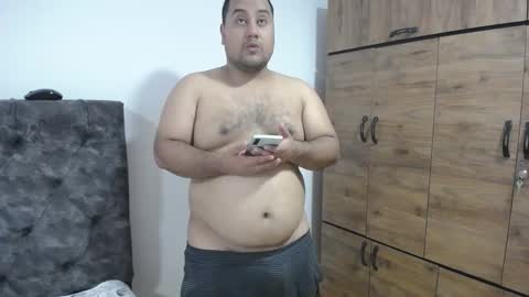 Snapshot of santi_hothot chatting on 09-27-25, 08:25 Santiago online show from 09-27-25, 08:25