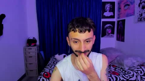 Snapshot of santi_mateo chatting on 04-16-26, 11:29 Santi online show from 04-16-26, 11:29