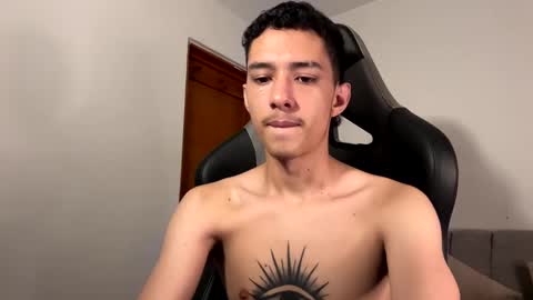 santi_twink19 online show from 01-08-25, 04:11