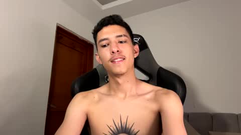 santi_twink19 online show from 01-08-25, 11:52