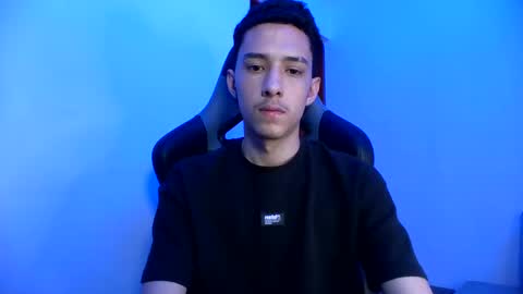 santi_twink19 online show from 02-12-25, 09:43