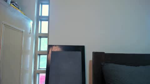 santi_twink19 online show from 10-04-25, 09:24