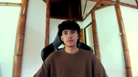 santi_twink19 online show from 04-17-26, 07:28