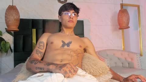 Santiago online show from 04-14-26, 03:18