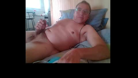 santiago_n online show from 04-22-26, 03:46
