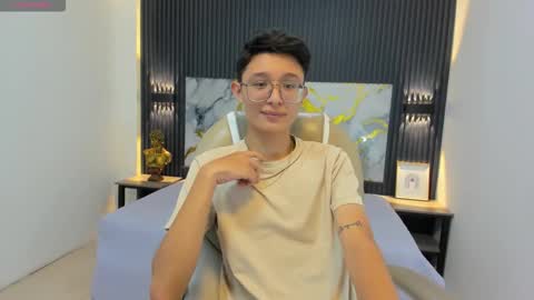 santiago_russo18 online show from 09-19-25, 12:39