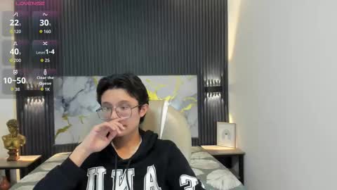 santiago_russo18 online show from 11-19-25, 03:06