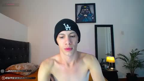 Snapshot of santiagocutex chatting on 09-28-25, 09:25 SANTAGO online show from 09-28-25, 09:25