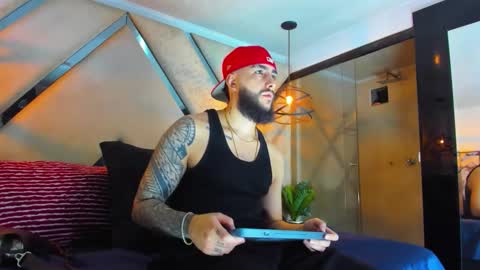 Santiago Hincapiie online show from 02-25-26, 04:44