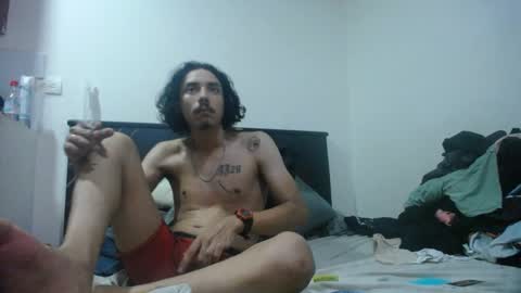 Snapshot of santiagoxxxtreme_ chatting on 12-19-24, 06:01 Santiago    online show from 12-19-24, 06:01