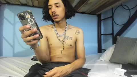Snapshot of santiagoxxxtreme_ chatting on 01-20-25, 10:40 Santiago    online show from 01-20-25, 10:40