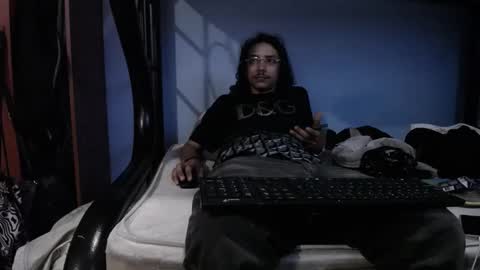 Snapshot of santiagoxxxtreme_ chatting on 02-05-25, 11:17 Santiago    online show from 02-05-25, 11:17