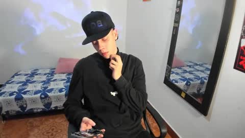 Snapshot of santiceballo chatting on 02-17-26, 05:04 Julius Novachrono online show from 02-17-26, 05:04