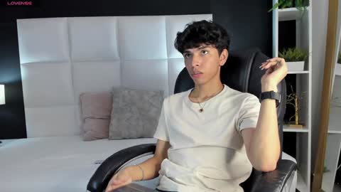 Santiago Carrington online show from 12-20-24, 08:45