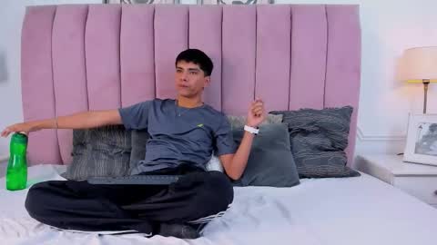 Santiago Carrington online show from 03-09-26, 08:02