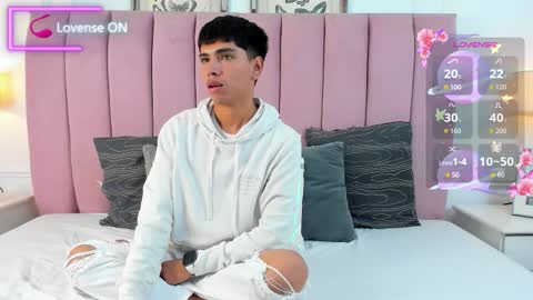 Santiago Carrington online show from 03-12-26, 08:59