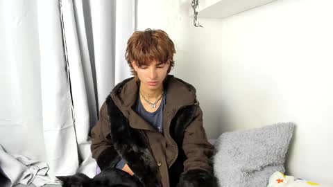 Snapshot of santy_kitty chatting on 01-15-25, 04:57 kitty online show from 01-15-25, 04:57