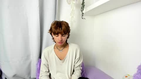 Snapshot of santy_kitty chatting on 01-20-25, 03:04 kitty online show from 01-20-25, 03:04