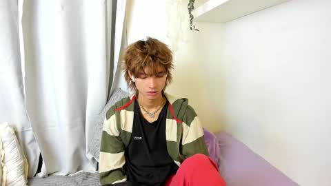 Snapshot of santy_kitty chatting on 02-13-25, 05:16 kitty online show from 02-13-25, 05:16