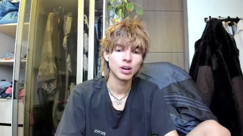 Snapshot of santy_kitty chatting on 02-16-25, 07:26 kitty online show from 02-16-25, 07:26