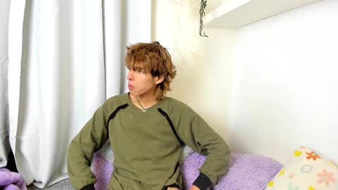 Snapshot of santy_kitty chatting on 02-18-25, 01:32 kitty online show from 02-18-25, 01:32