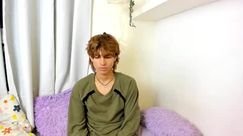 Snapshot of santy_kitty chatting on 02-18-25, 04:37 kitty online show from 02-18-25, 04:37