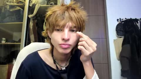 Snapshot of santy_kitty chatting on 02-27-25, 03:58 kitty online show from 02-27-25, 03:58