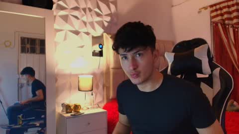 Snapshot of santyago_taylor chatting on 12-26-24, 01:07 Santyago online show from 12-26-24, 01:07