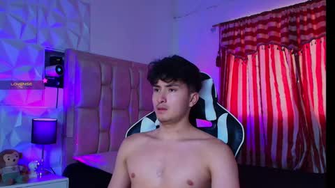 Snapshot of santyago_taylor chatting on 01-18-25, 06:53 Santyago online show from 01-18-25, 06:53