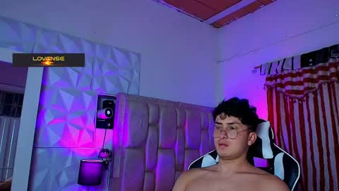 Snapshot of santyago_taylor chatting on 03-11-25, 08:20 Santyago online show from 03-11-25, 08:20