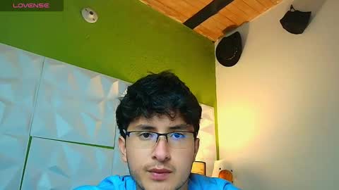 Snapshot of santyago_taylor chatting on 09-15-25, 06:19 Santyago online show from 09-15-25, 06:19