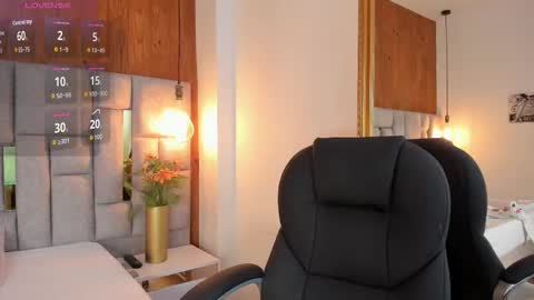 Snapshot of saori_newman chatting on 09-10-25, 11:54 Saori online show from 09-10-25, 11:54