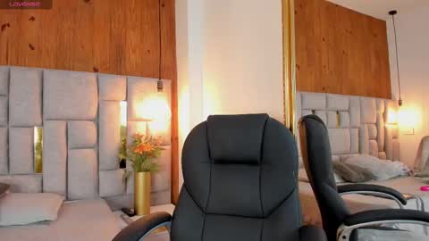 Snapshot of saori_newman chatting on 09-16-25, 11:55 Saori online show from 09-16-25, 11:55