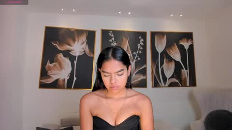 Snapshot of saphirajames chatting on 06-06-26, 02:27 Saphira James online show from 06-06-26, 02:27