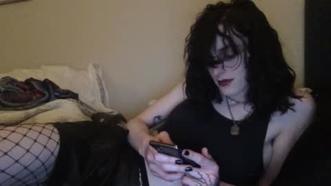 Snapshot of sapphicvoid chatting on 09-26-25, 04:27 Jade online show from 09-26-25, 04:27