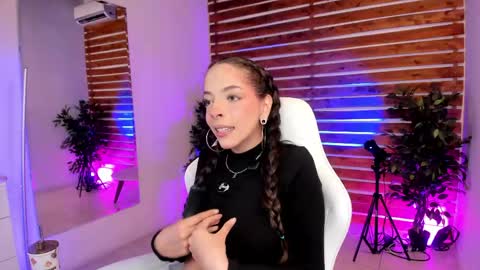 Snapshot of sapphire_venus chatting on 04-27-26, 12:52 Valerin online show from 04-27-26, 12:52