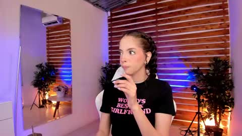 Snapshot of sapphire_venus chatting on 05-12-26, 01:58 Valerin online show from 05-12-26, 01:58