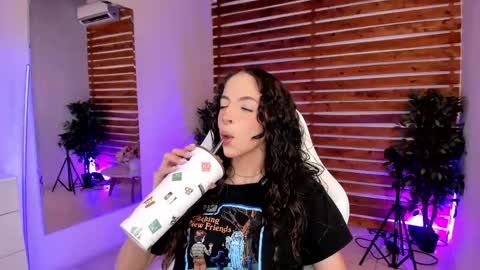Snapshot of sapphire_venus chatting on 05-21-26, 02:29 Valerin online show from 05-21-26, 02:29