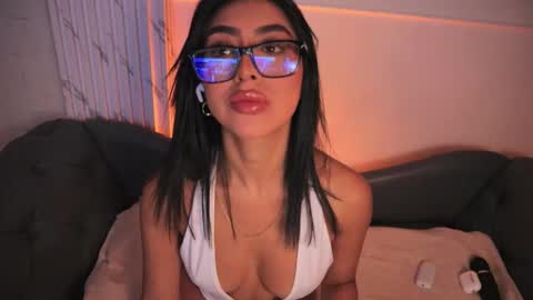 Sara  online show from 10-22-25, 01:06