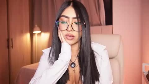 Sara  online show from 06-25-26, 01:05